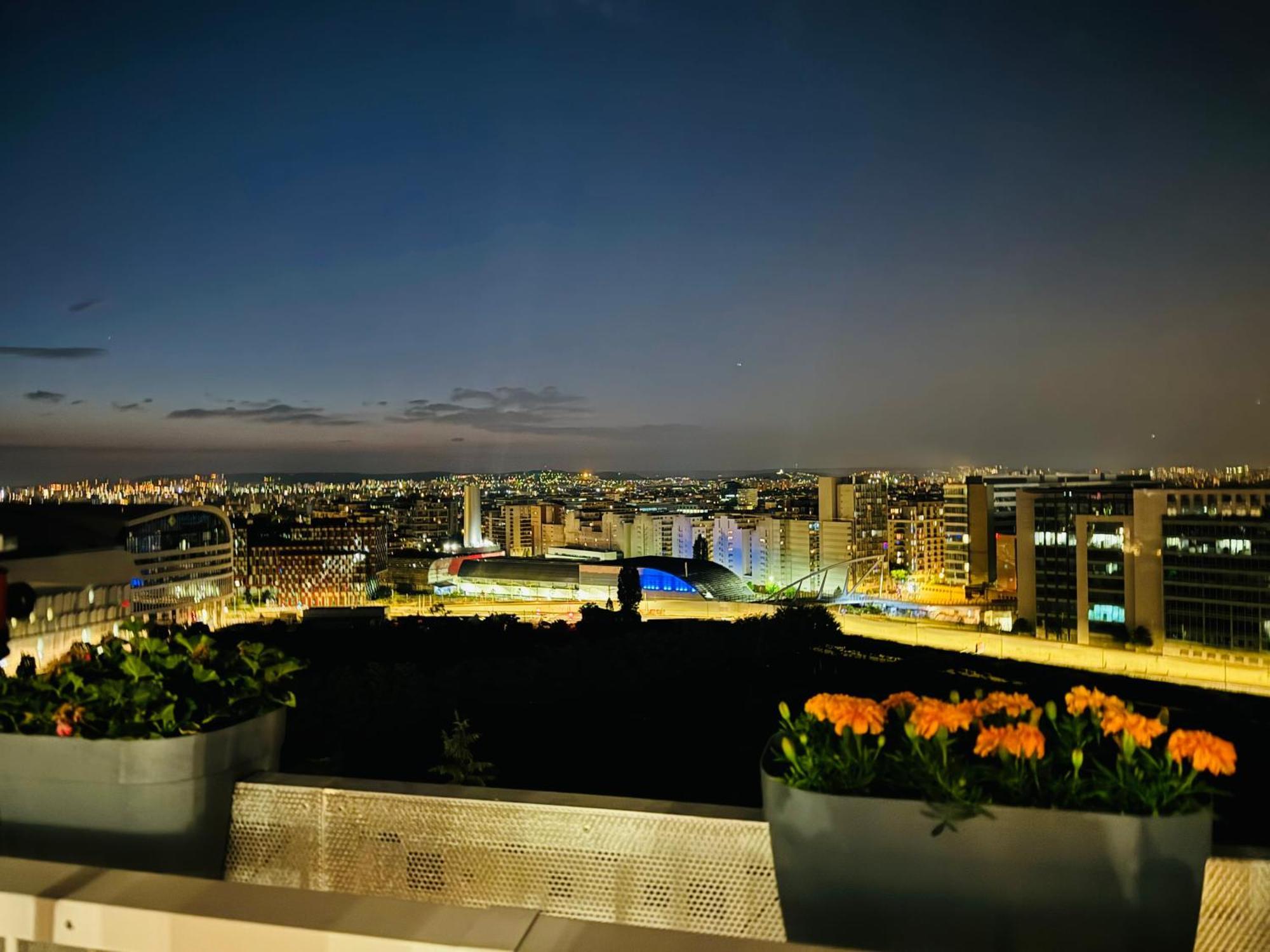 Luxury 2 Rooms Apartment With Balcony Puteaux Buitenkant foto